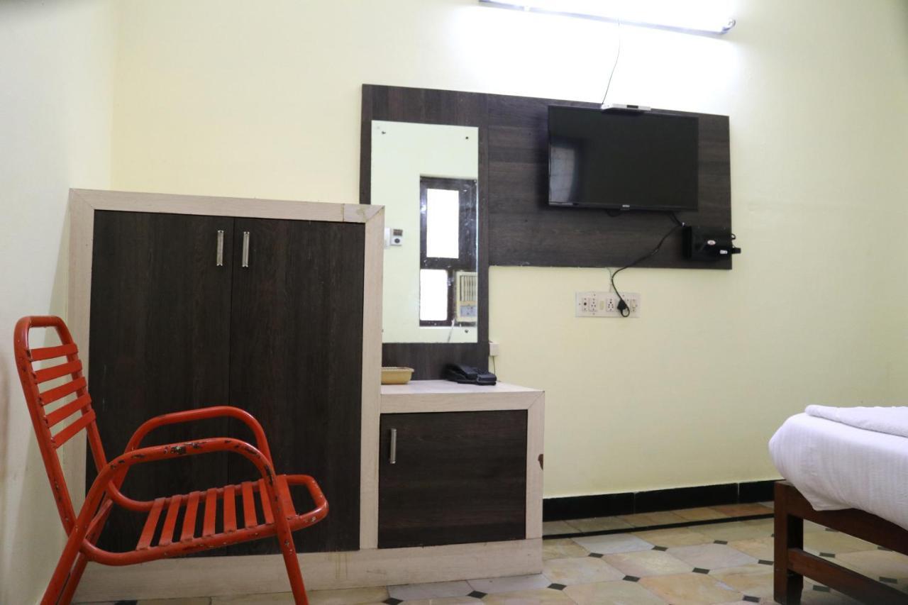 Hotel Siva Sakthi Tiruvannāmalai Esterno foto