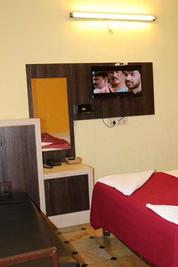 Hotel Siva Sakthi Tiruvannāmalai Esterno foto