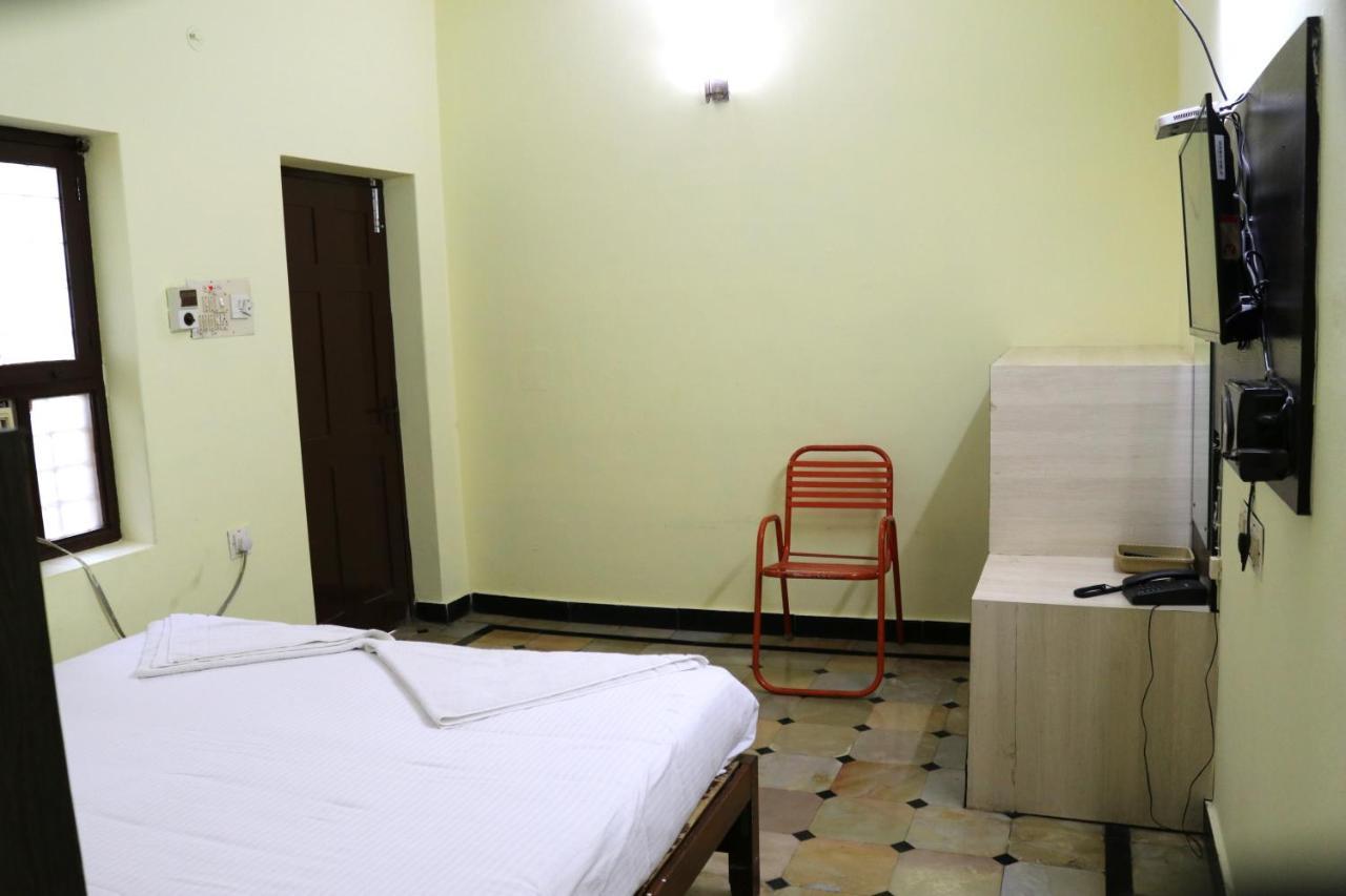 Hotel Siva Sakthi Tiruvannāmalai Esterno foto